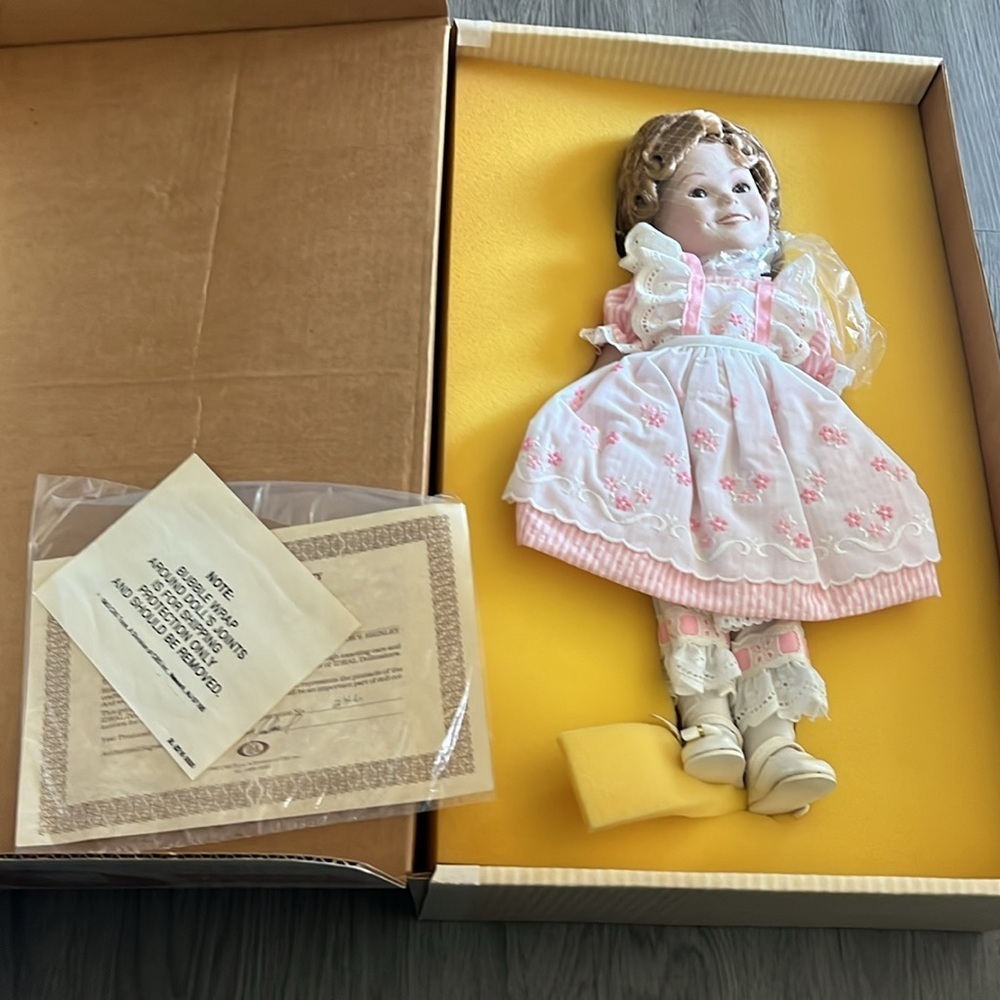 Shirley Temple vintage doll in box😊 - Picture 2 of 3